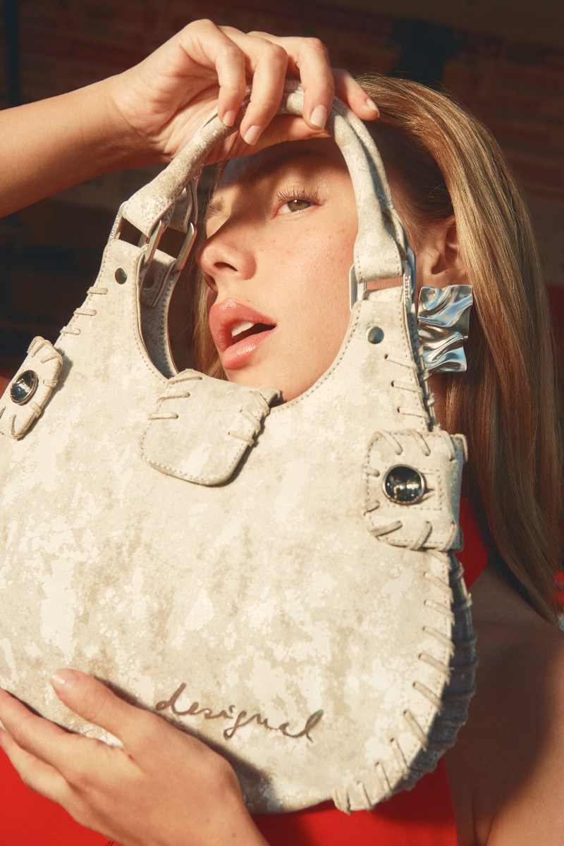 Ester Expósito no es una muñeca, es una chica Desigual