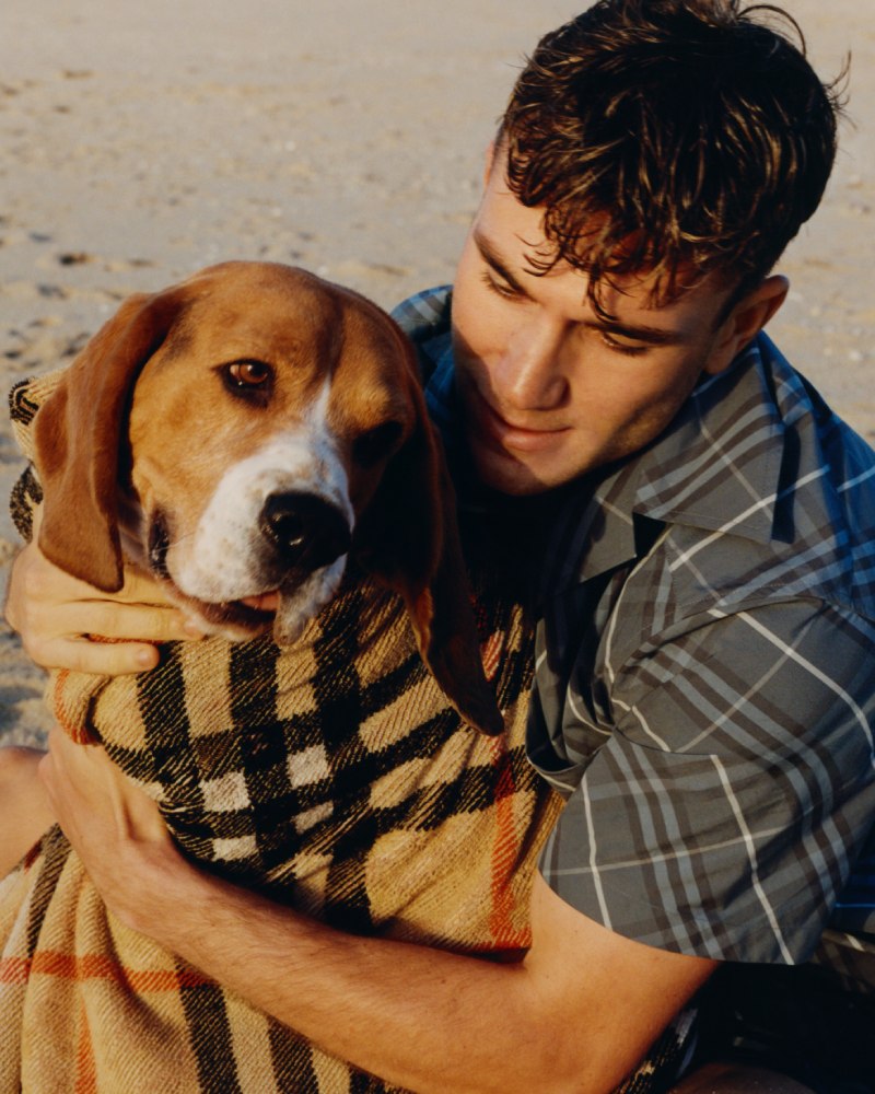 Burberry nos viste para el verano con el que soñamos