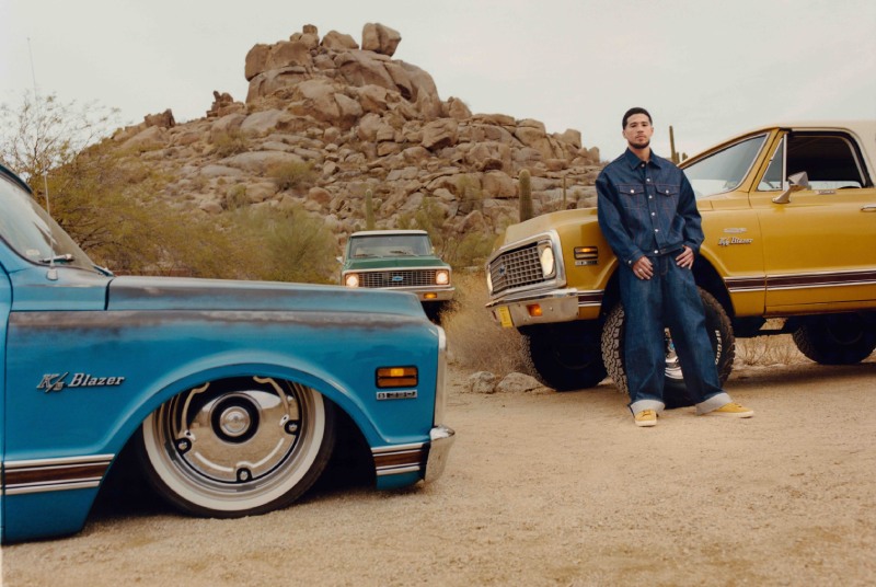 Devin Booker es un sneakerhead (y un amante de los coches)