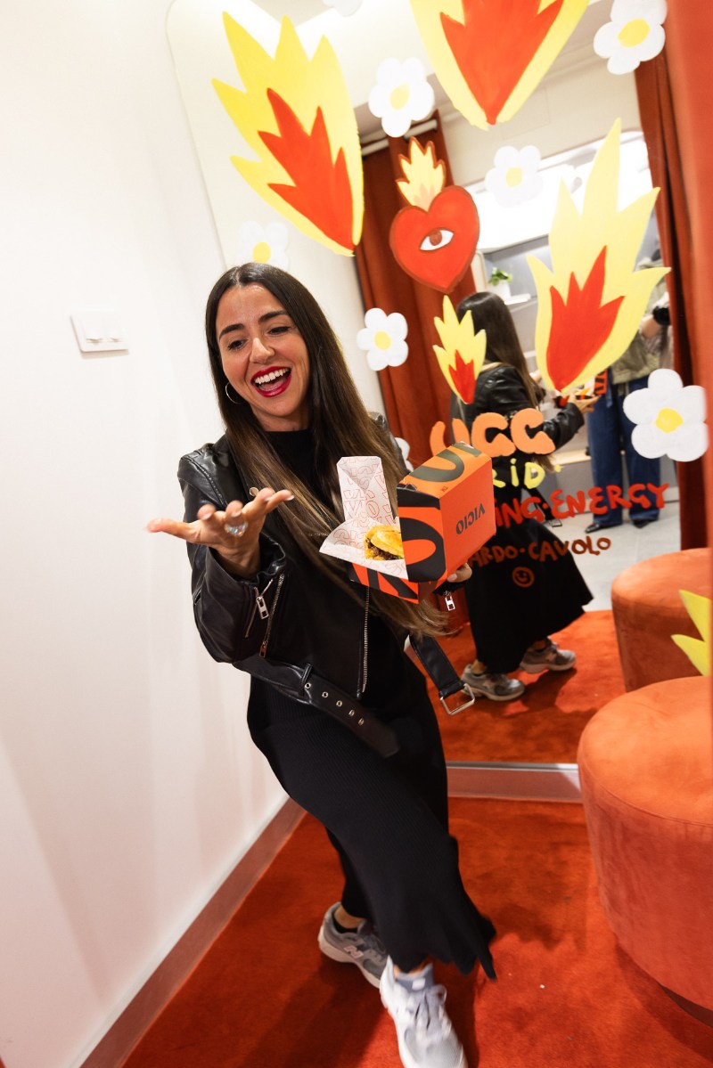 Salí de la fiesta de Ugg con zuecos de Ricardo Cavolo