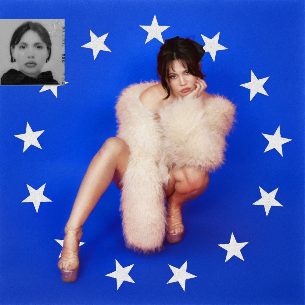 Simona es una chica muy astuta y espabilada en su nuevo EP