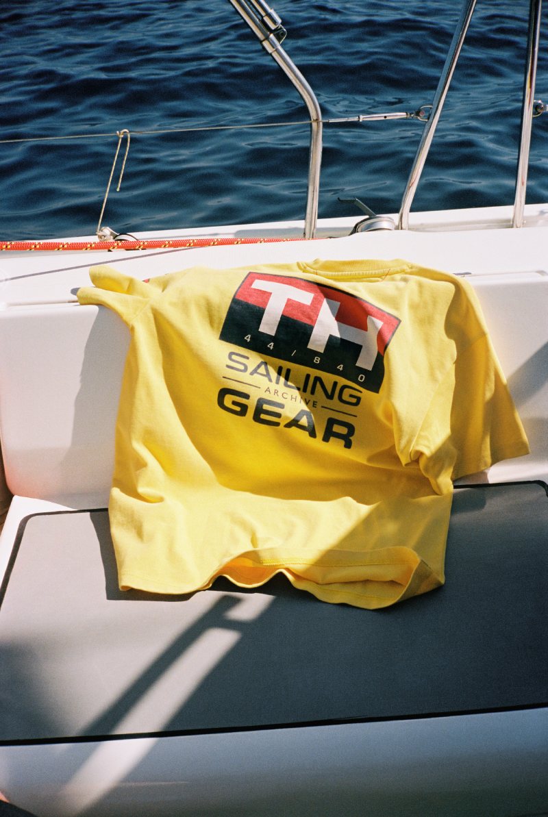 Tommy rescata sus iconos sailing para este verano